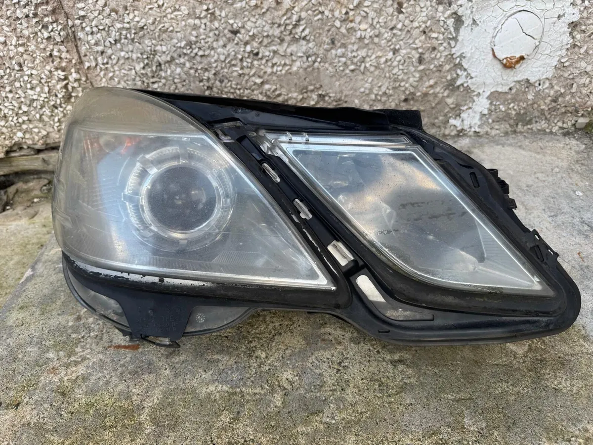 2009-2013 Mercedes-Benz E-Class Headlights - Image 3