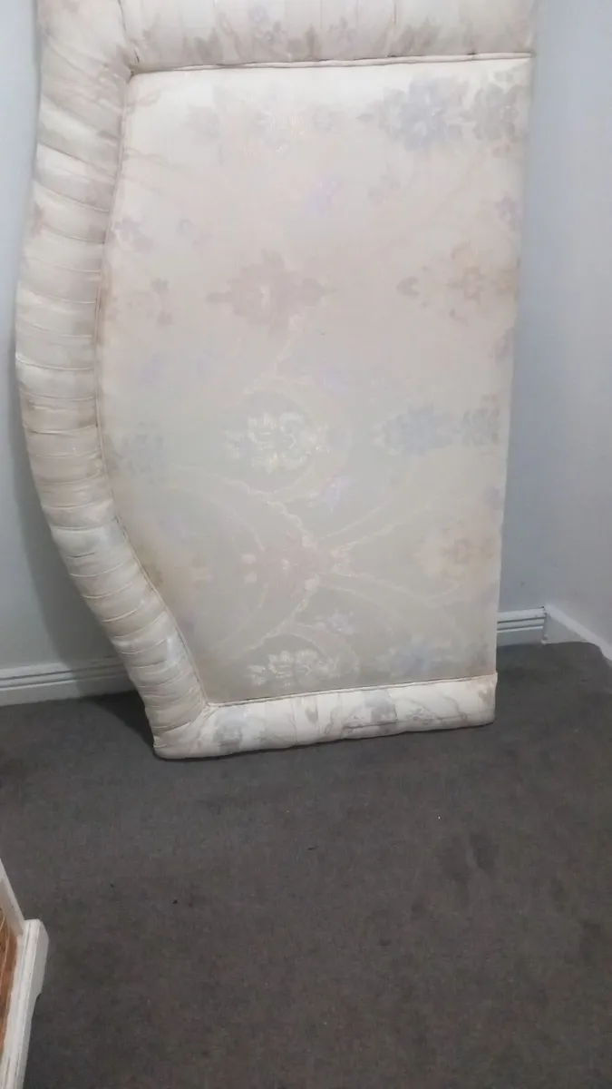4ft6 headboard  high fancy - Image 1