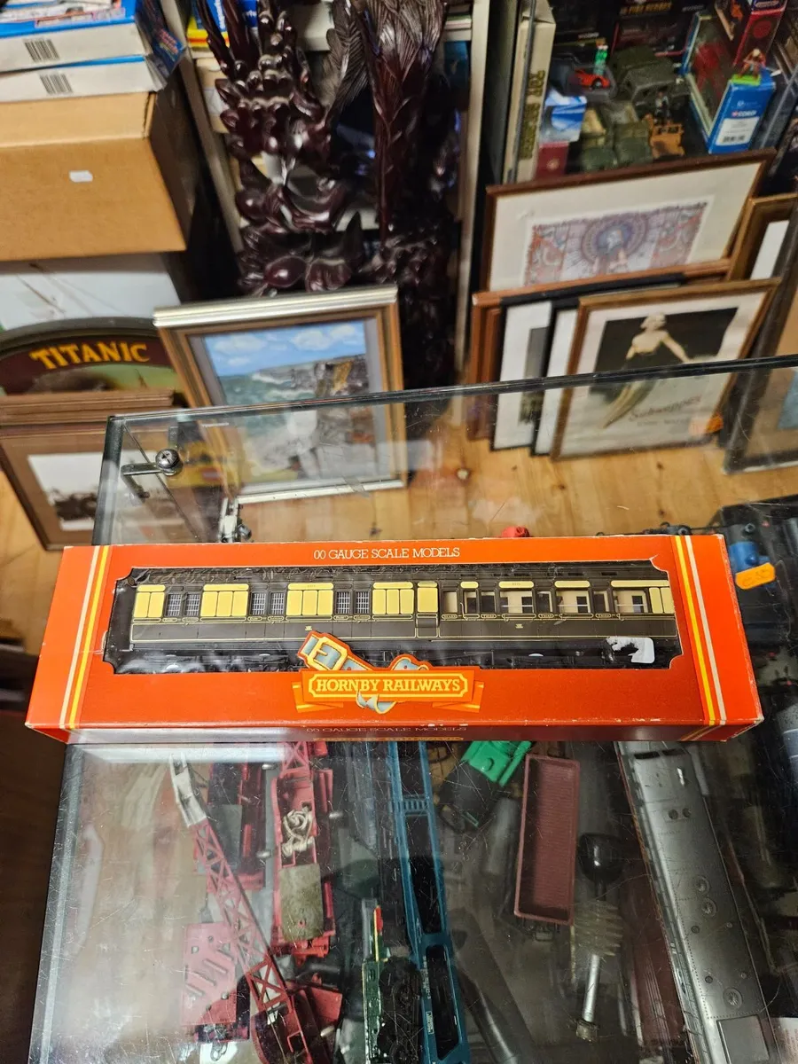 Hornby OO Gauge Carraige