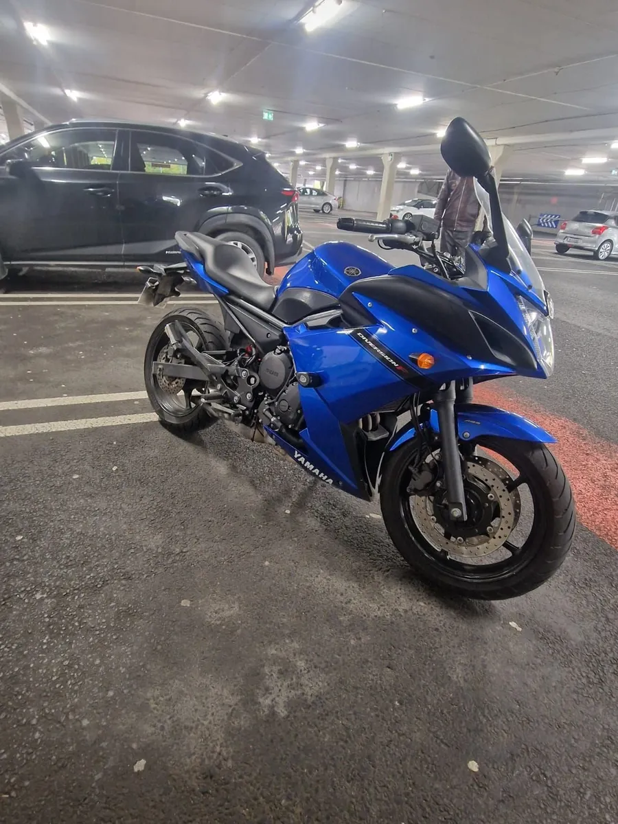 YAMAHA XJ6 2010 - Image 2