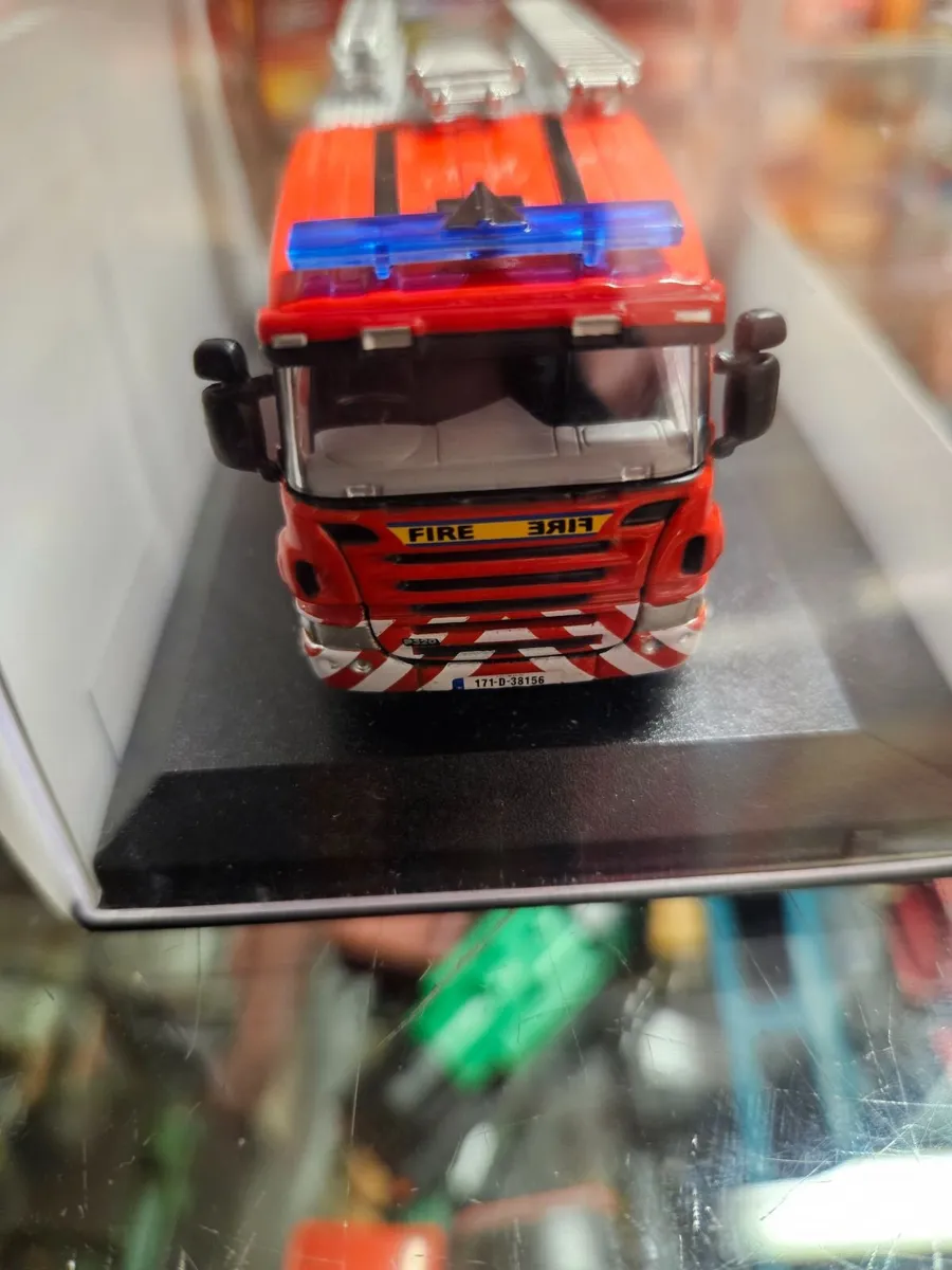 Corgi Oxford Dublin Fire Engine - Image 2