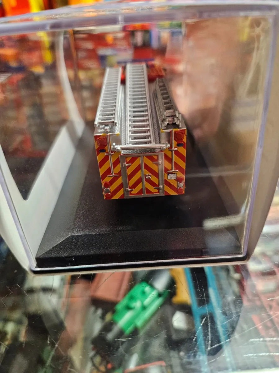 Corgi Oxford Dublin Fire Engine - Image 3