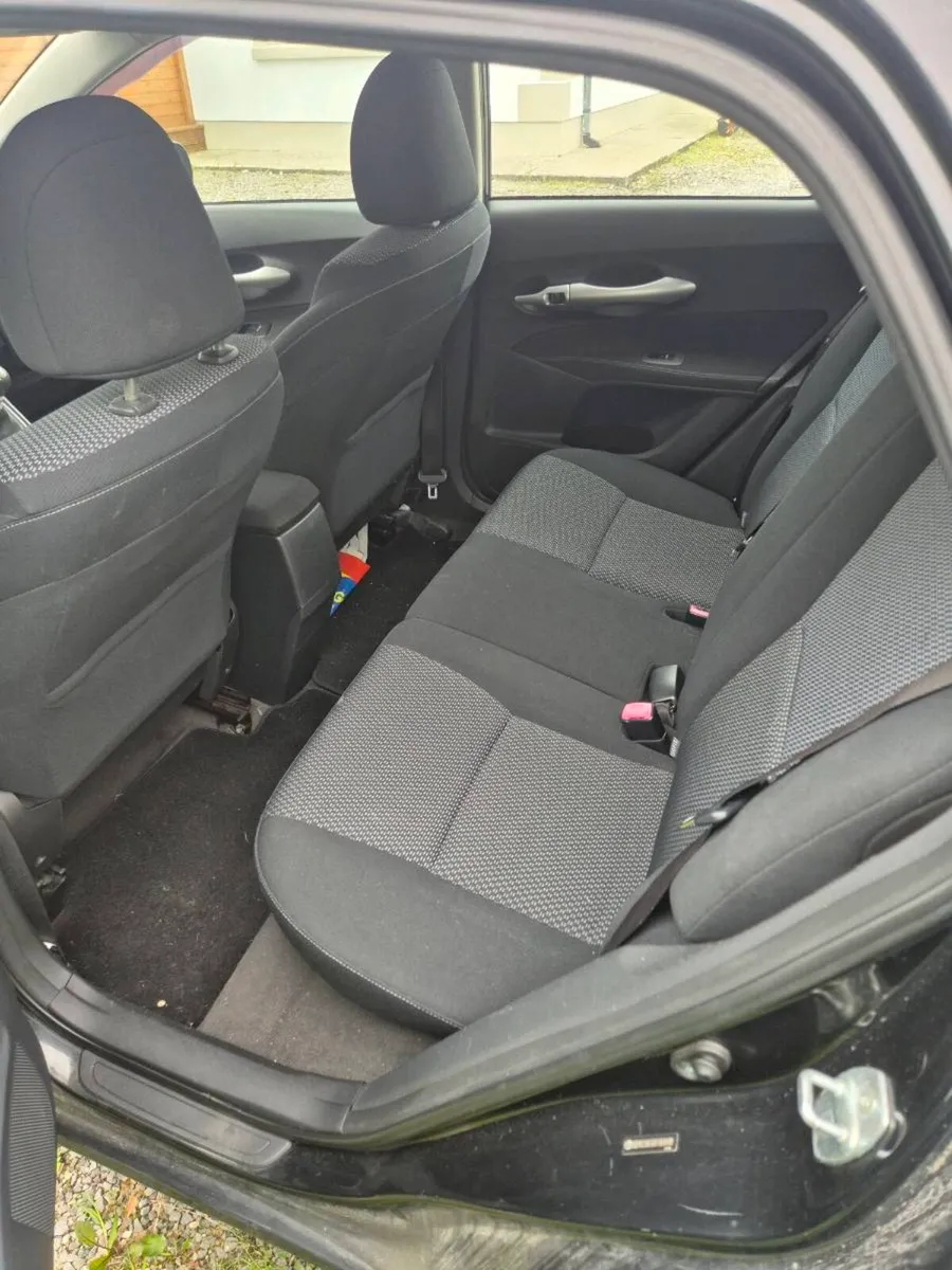 2010 Toyota auris 1.4 d - Image 3