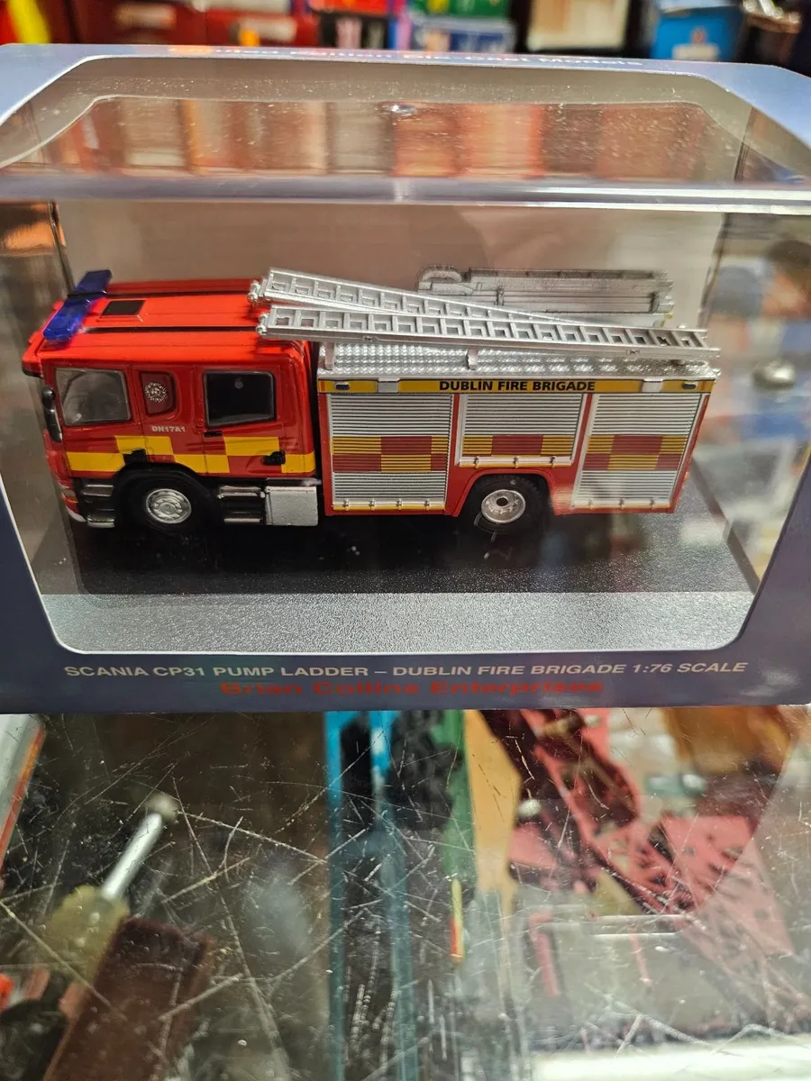 Corgi Oxford Dublin Fire Engine - Image 4