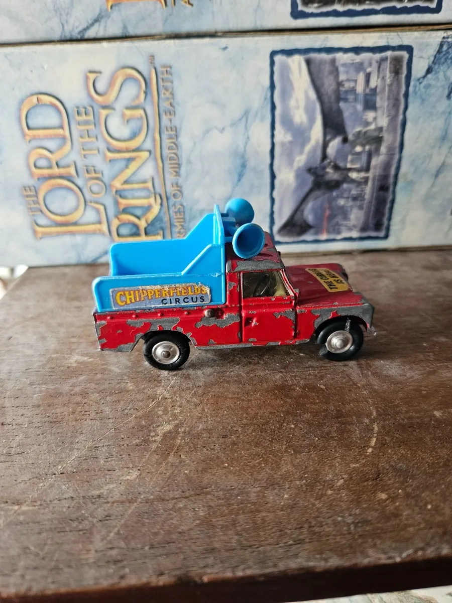 Corgi Chipperfields Circus Landrover - Image 2