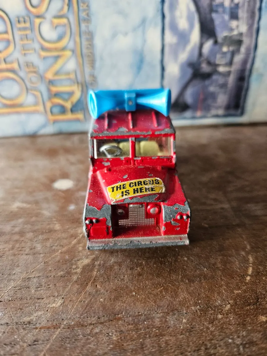Corgi Chipperfields Circus Landrover - Image 3