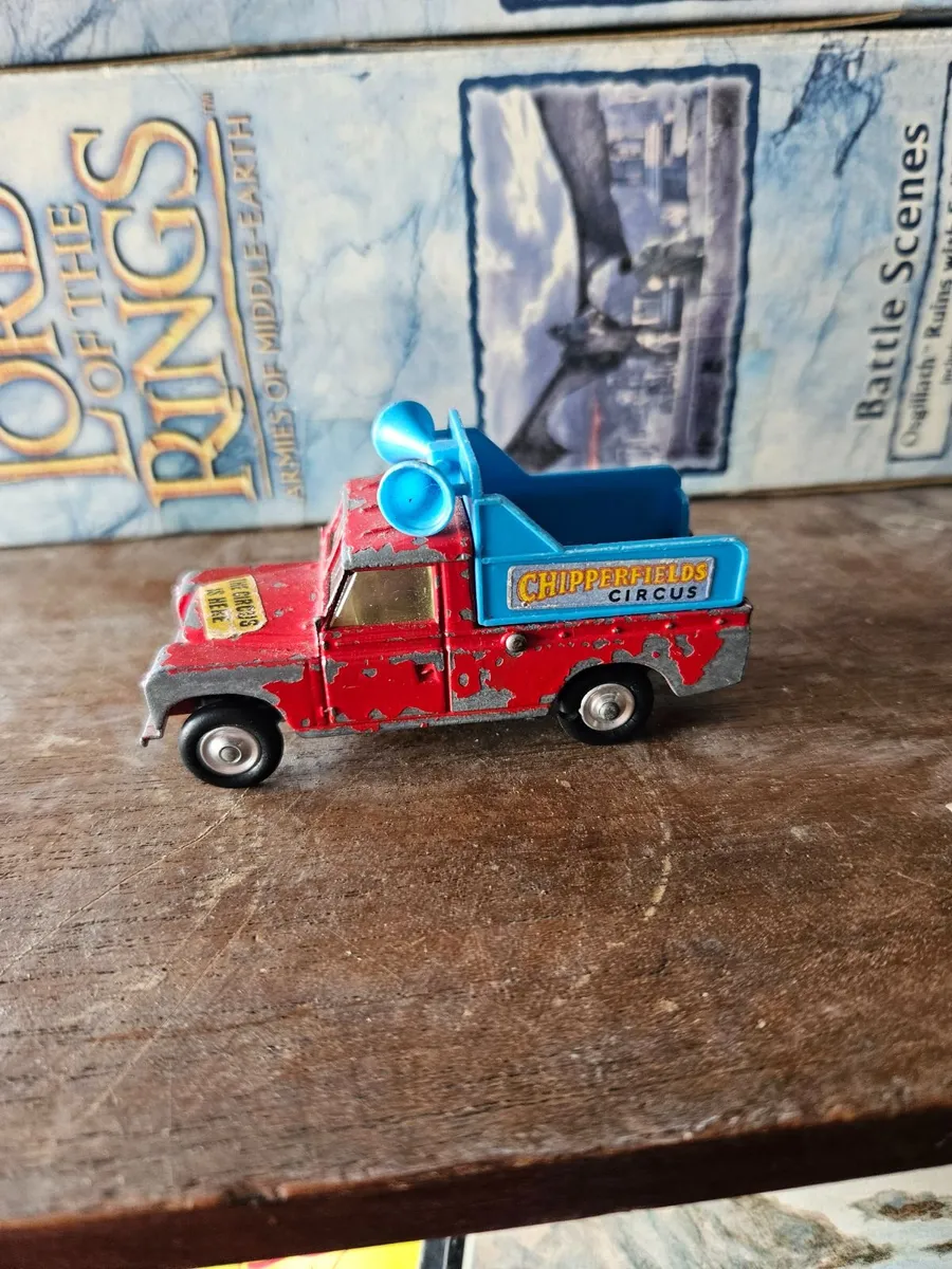Corgi Chipperfields Circus Landrover - Image 4