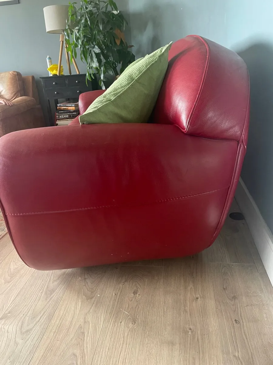 Red leather couch - Image 1