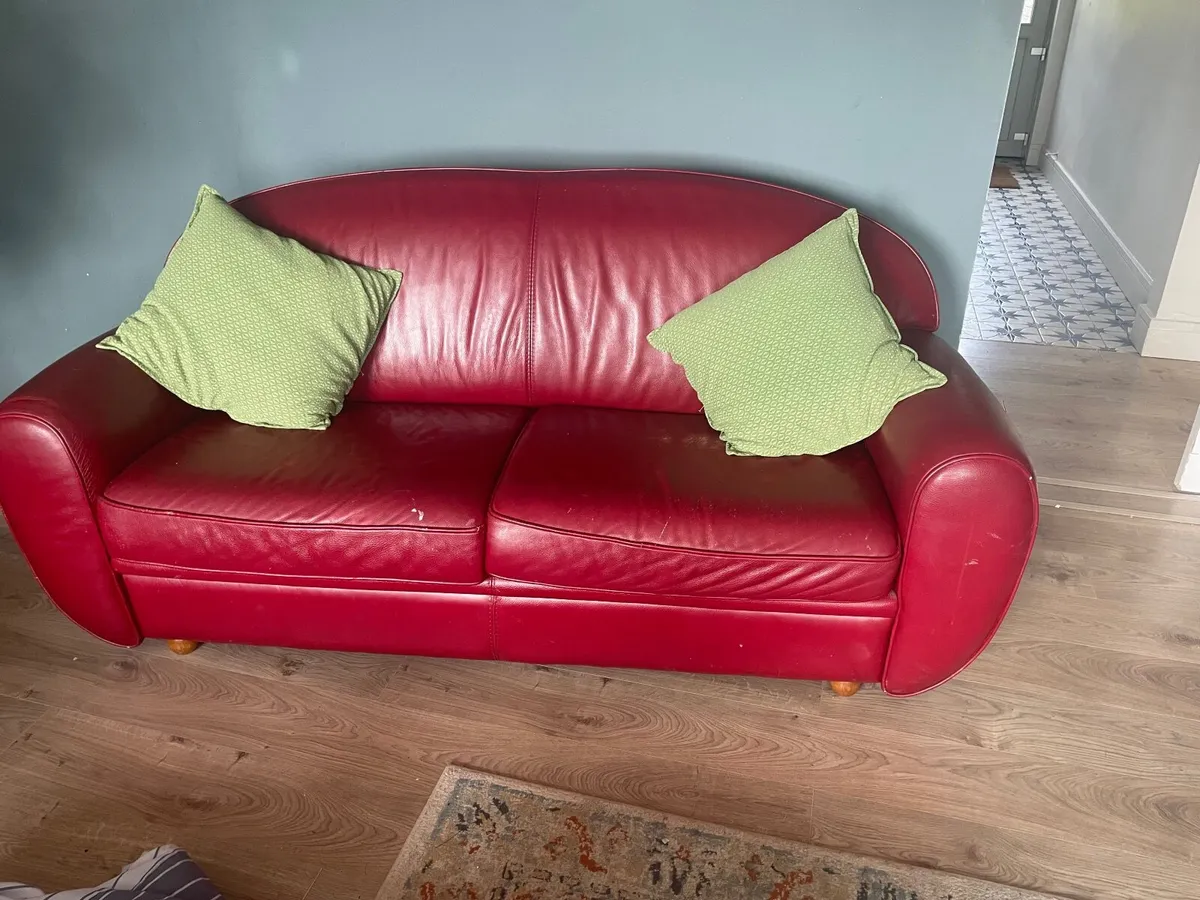 Red leather couch - Image 3