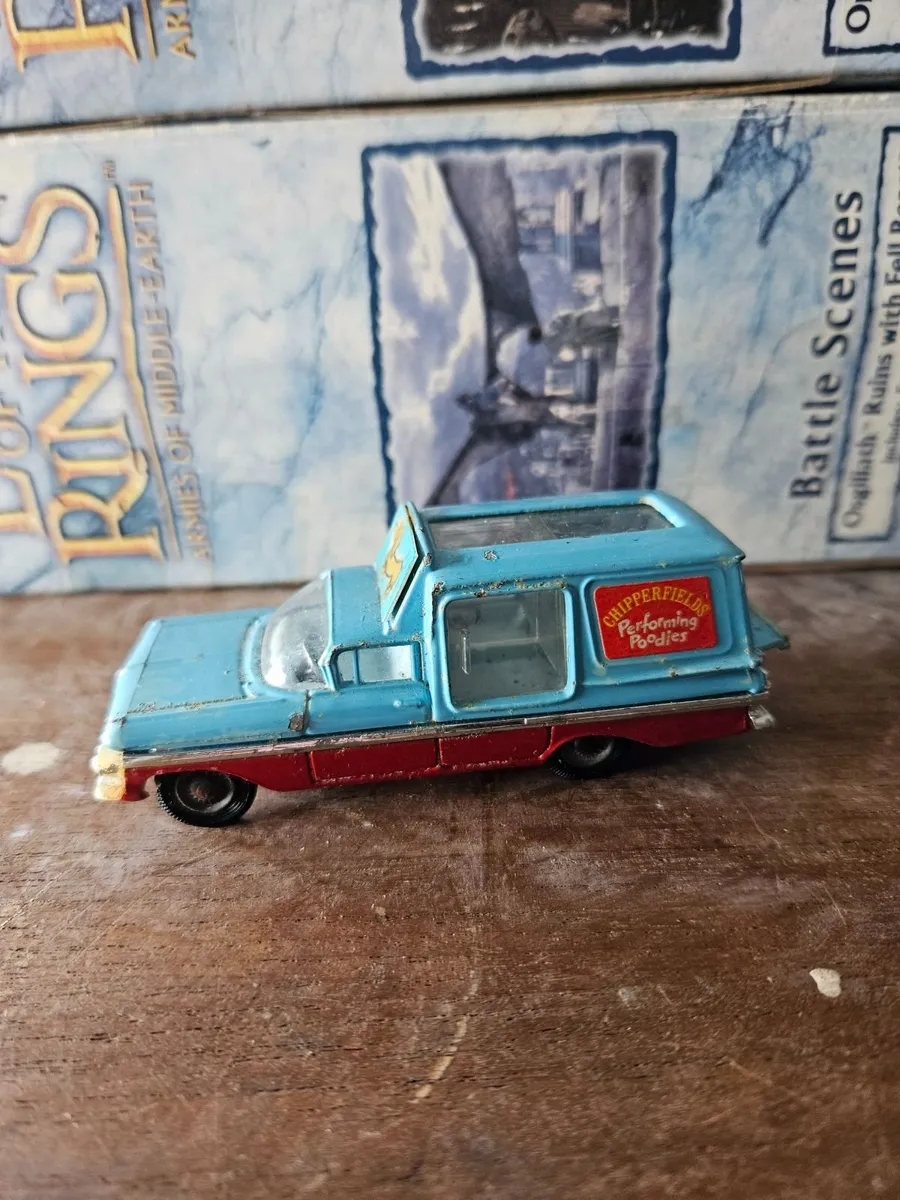 Corgi Chipperfields Circus Car - Image 1