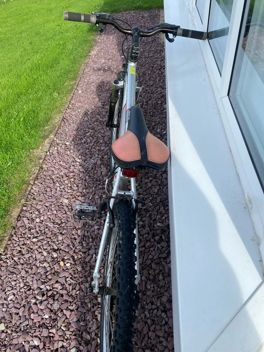 Adults GT aggressor 3.0 mountain bike - Image 4