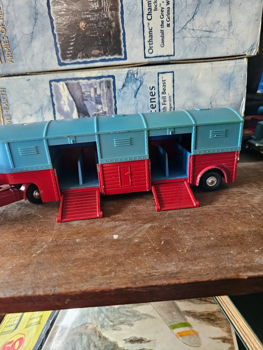 Corgi Chipperfields Circus Truck - Image 3