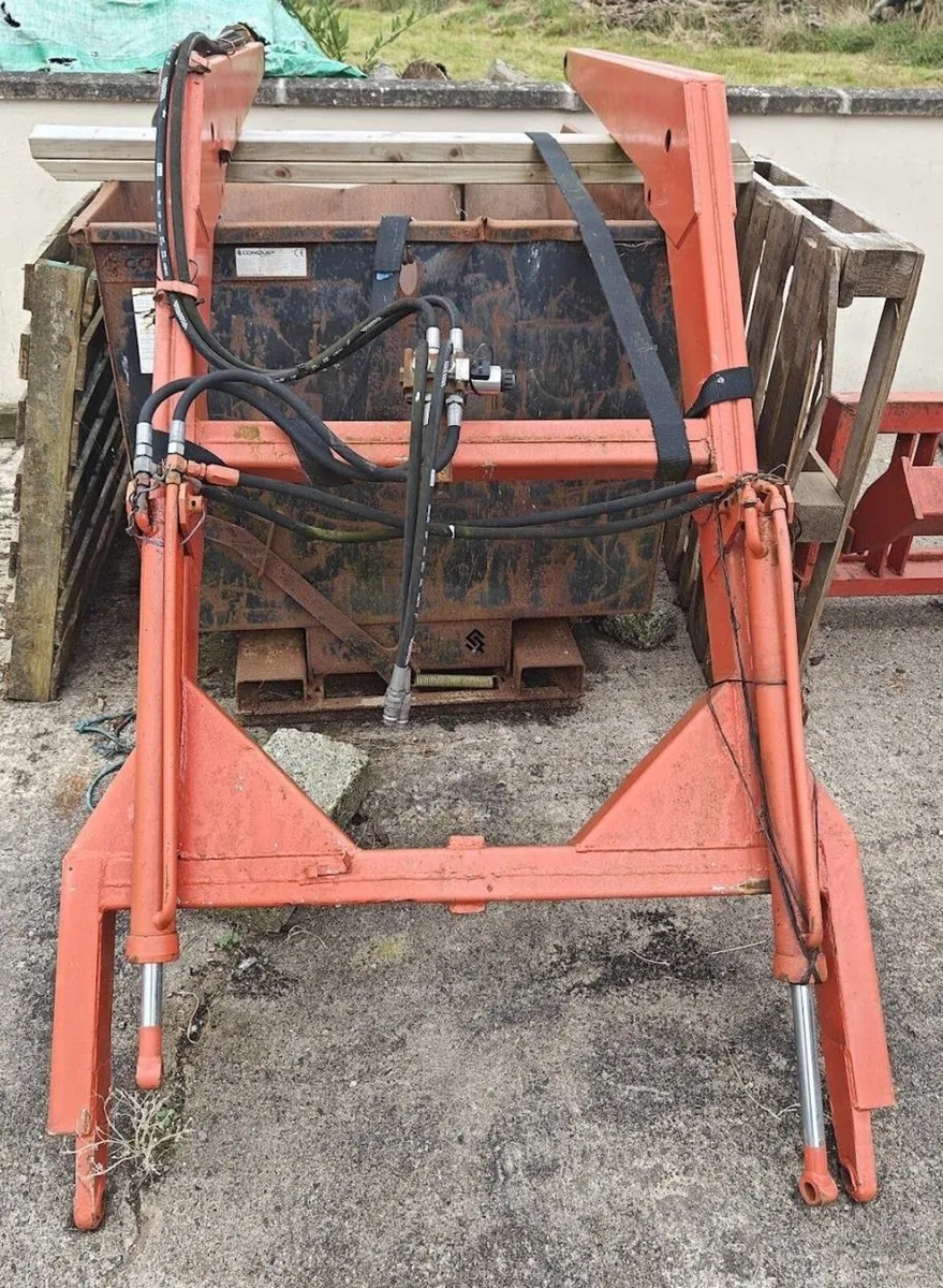 Loader to fit Zetor Crystal / UR2 tractors - Image 1