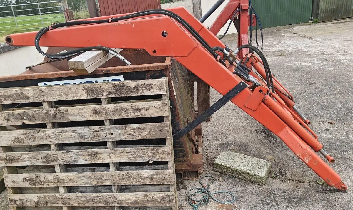 Loader to fit Zetor Crystal / UR2 tractors - Image 2