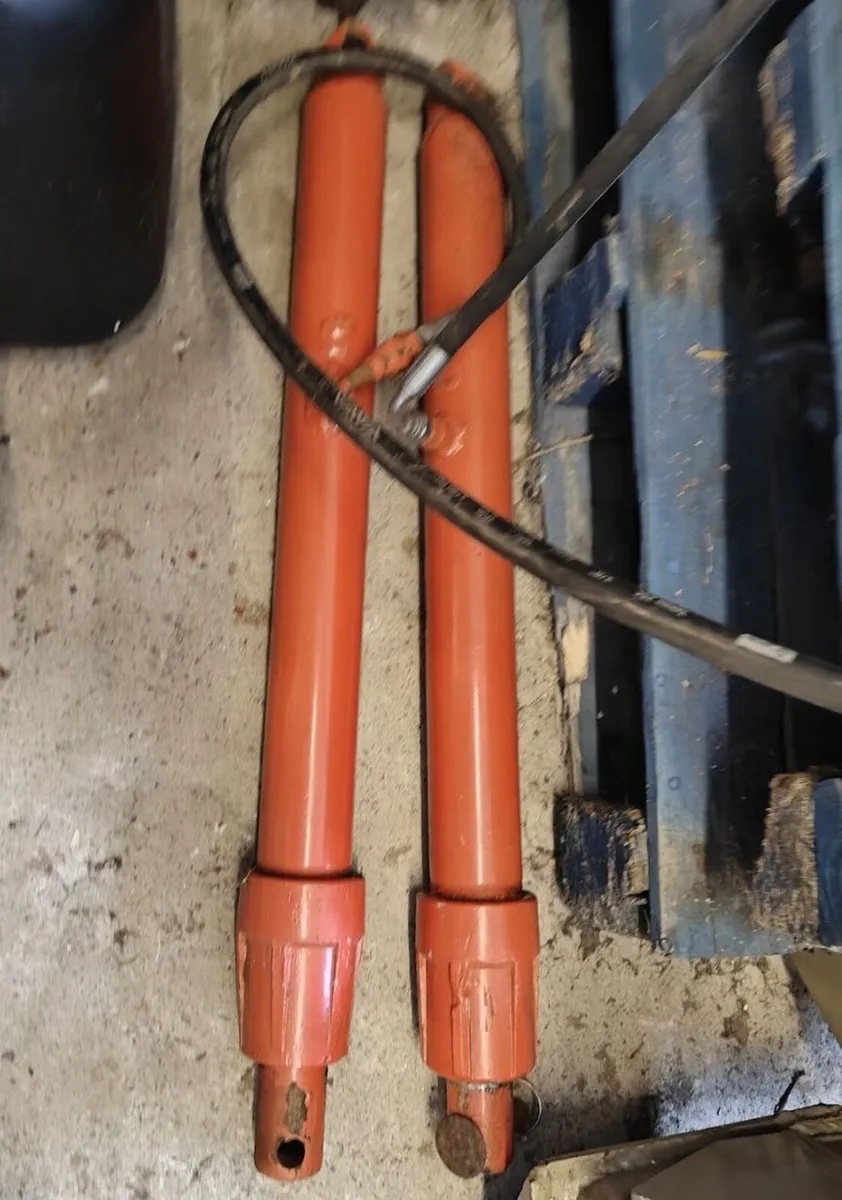 Loader to fit Zetor Crystal / UR2 tractors - Image 4
