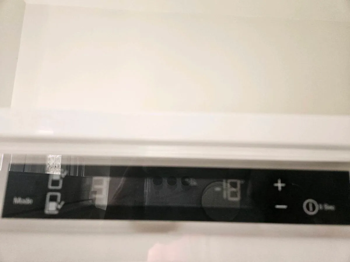 Electrolux integrated fridge freezer 70/30 - Image 3