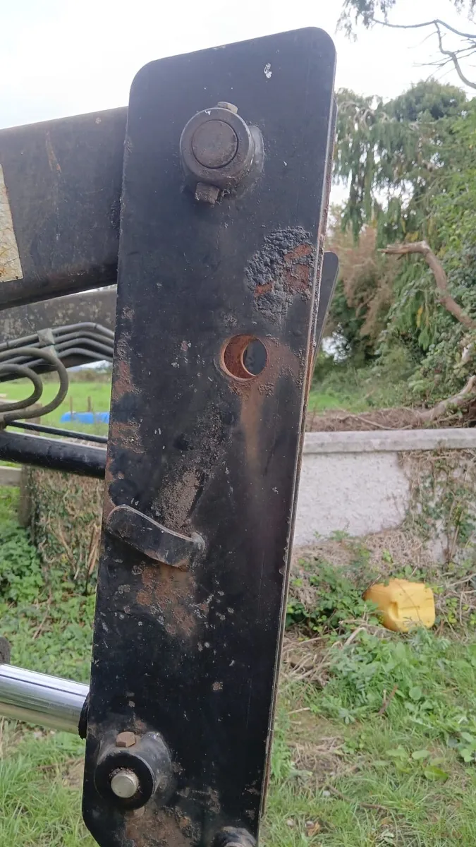 Rossmore FL60 Loader - Image 2