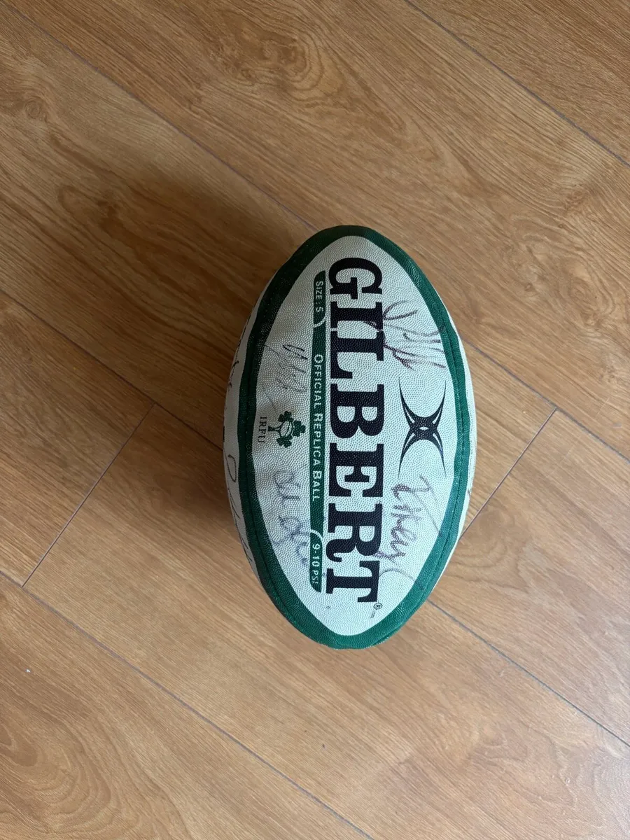 Official signed Ireland rugby ball - Image 1