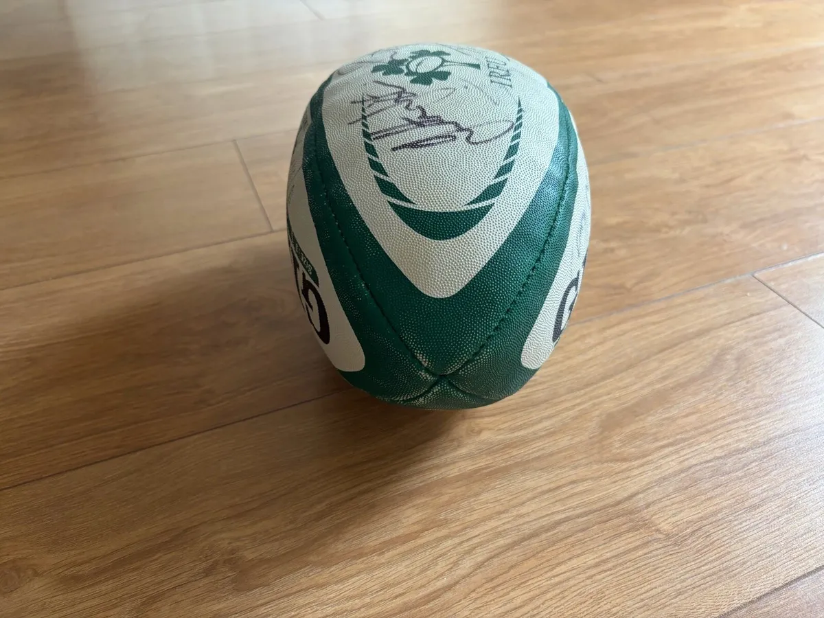 Official signed Ireland rugby ball - Image 3