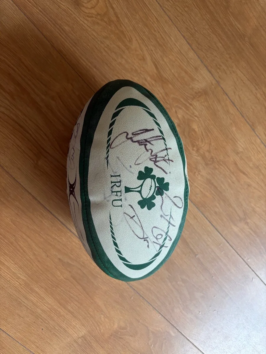Official signed Ireland rugby ball - Image 4