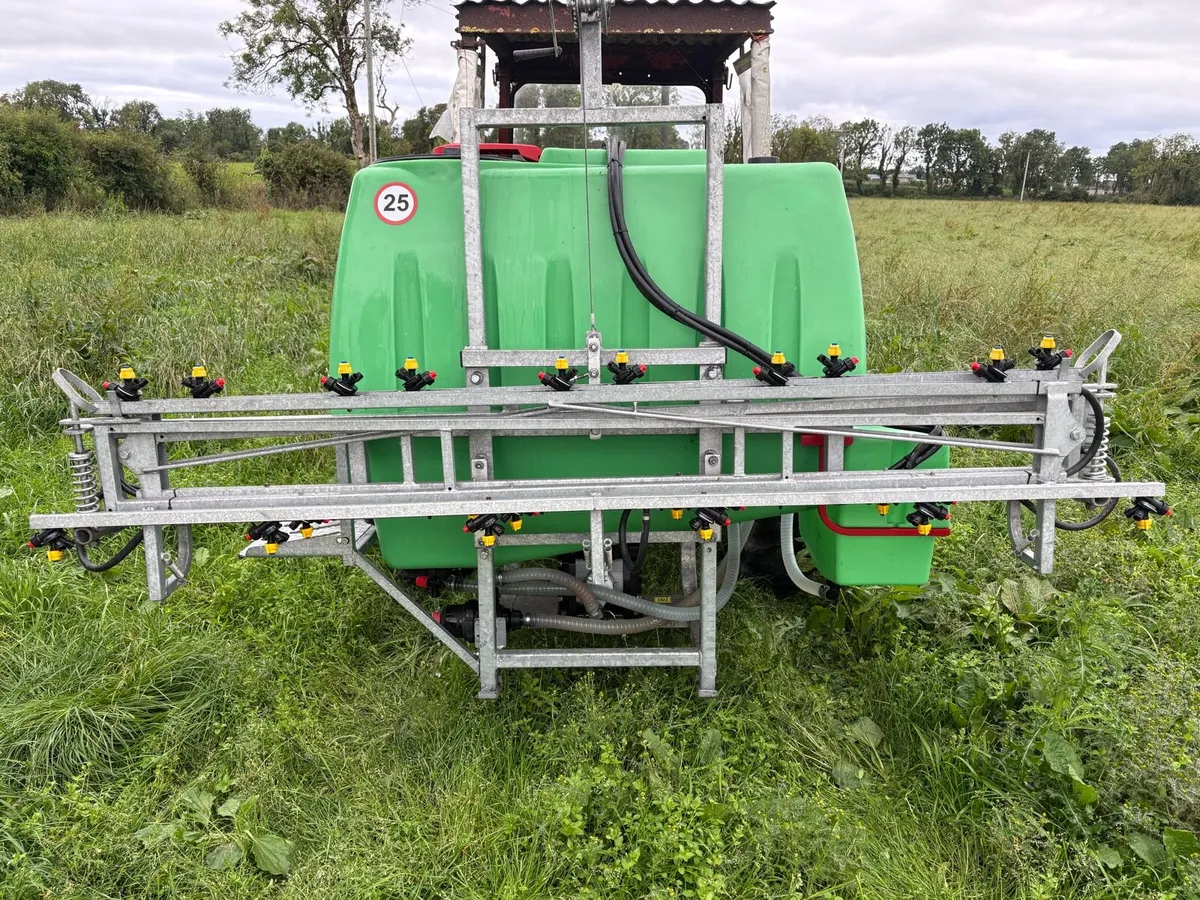 600Ltr Sprayer with 12m Booms - Image 2