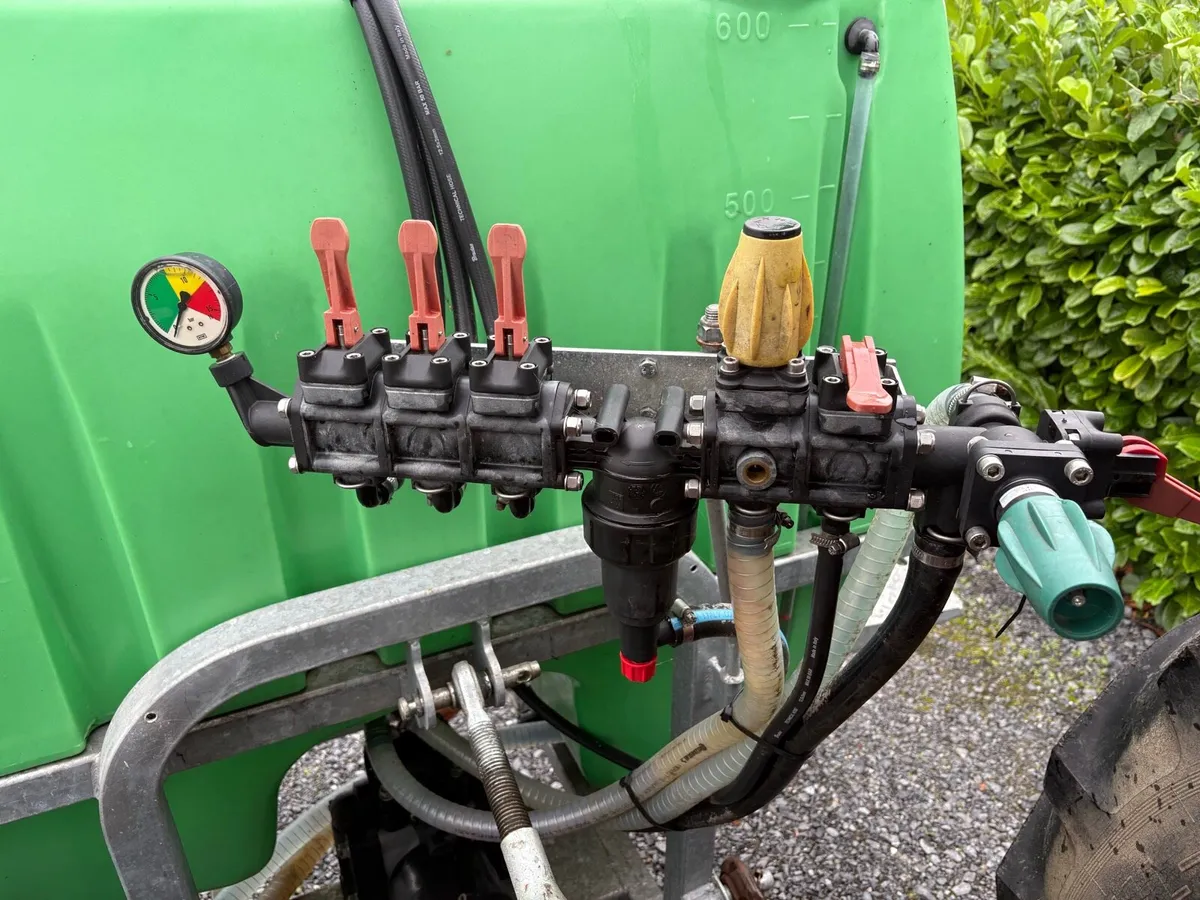 600Ltr Sprayer with 12m Booms - Image 3