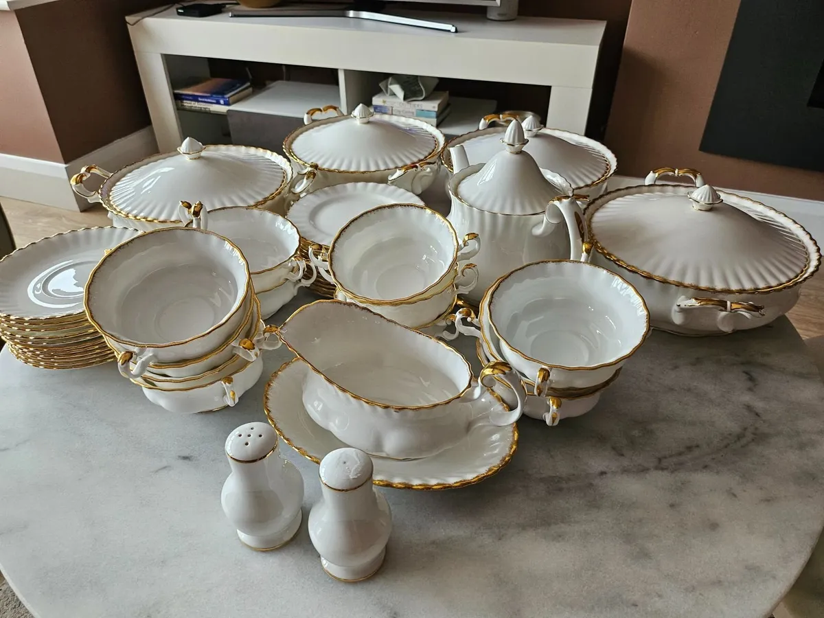 Vintage Richmond Bone China England – White & Gold - Image 1