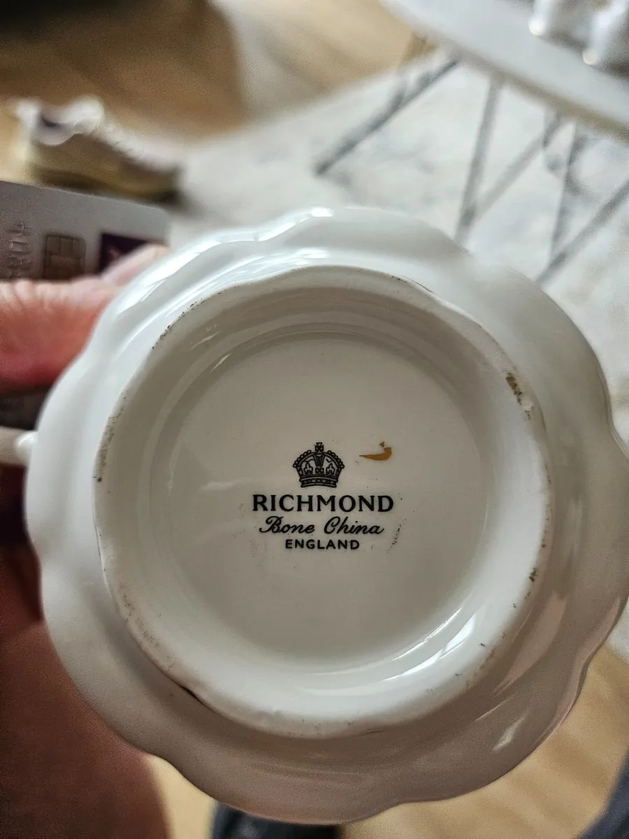 Vintage Richmond Bone China England – White & Gold - Image 2