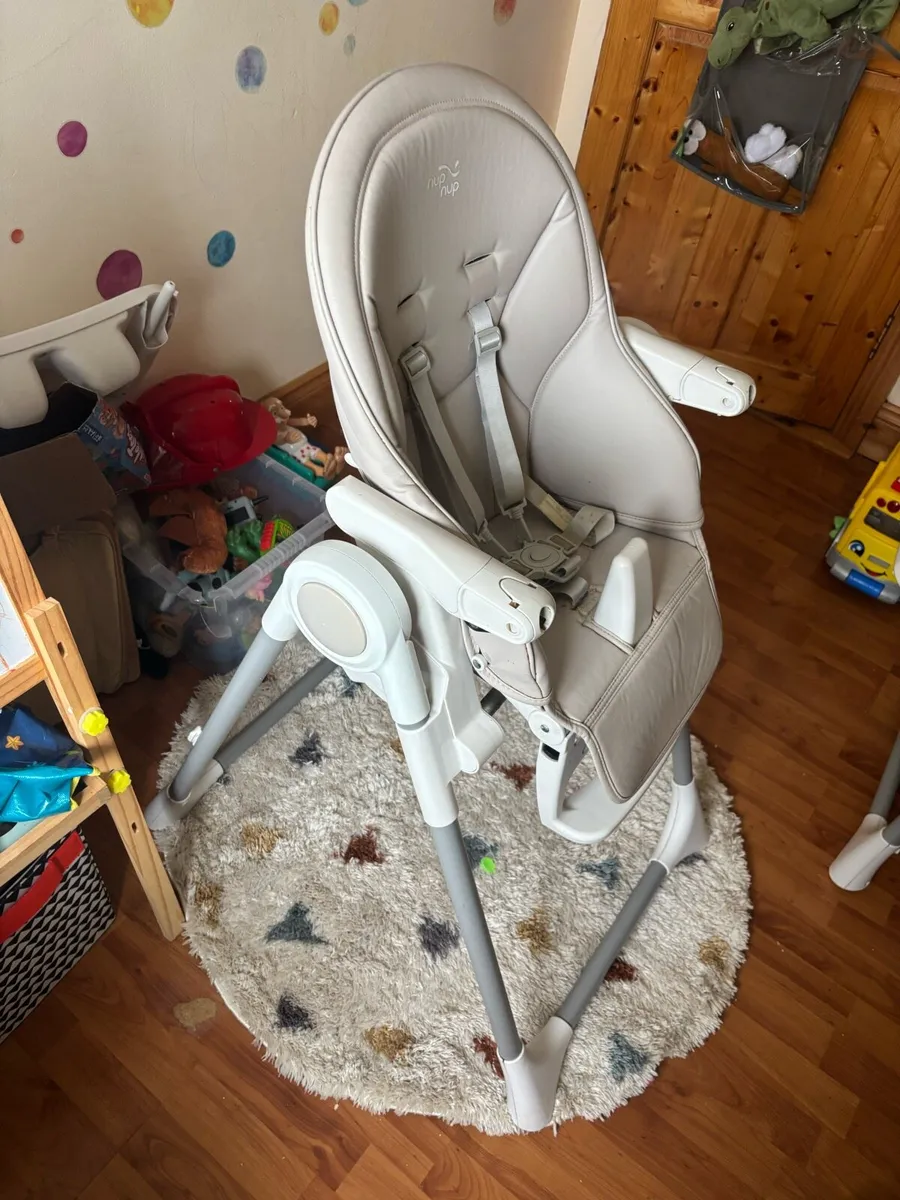High chair - Image 1