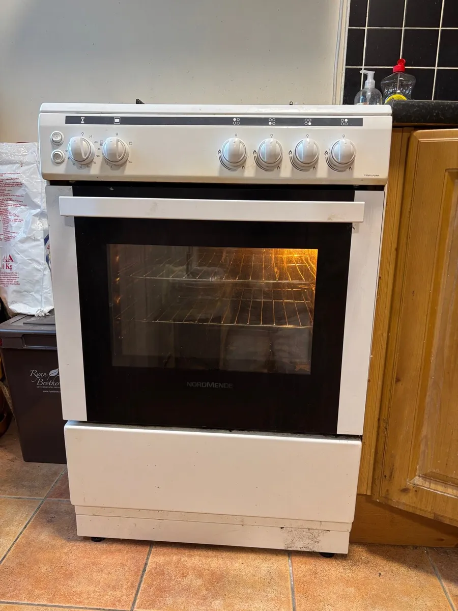 Gas cooker - Image 1