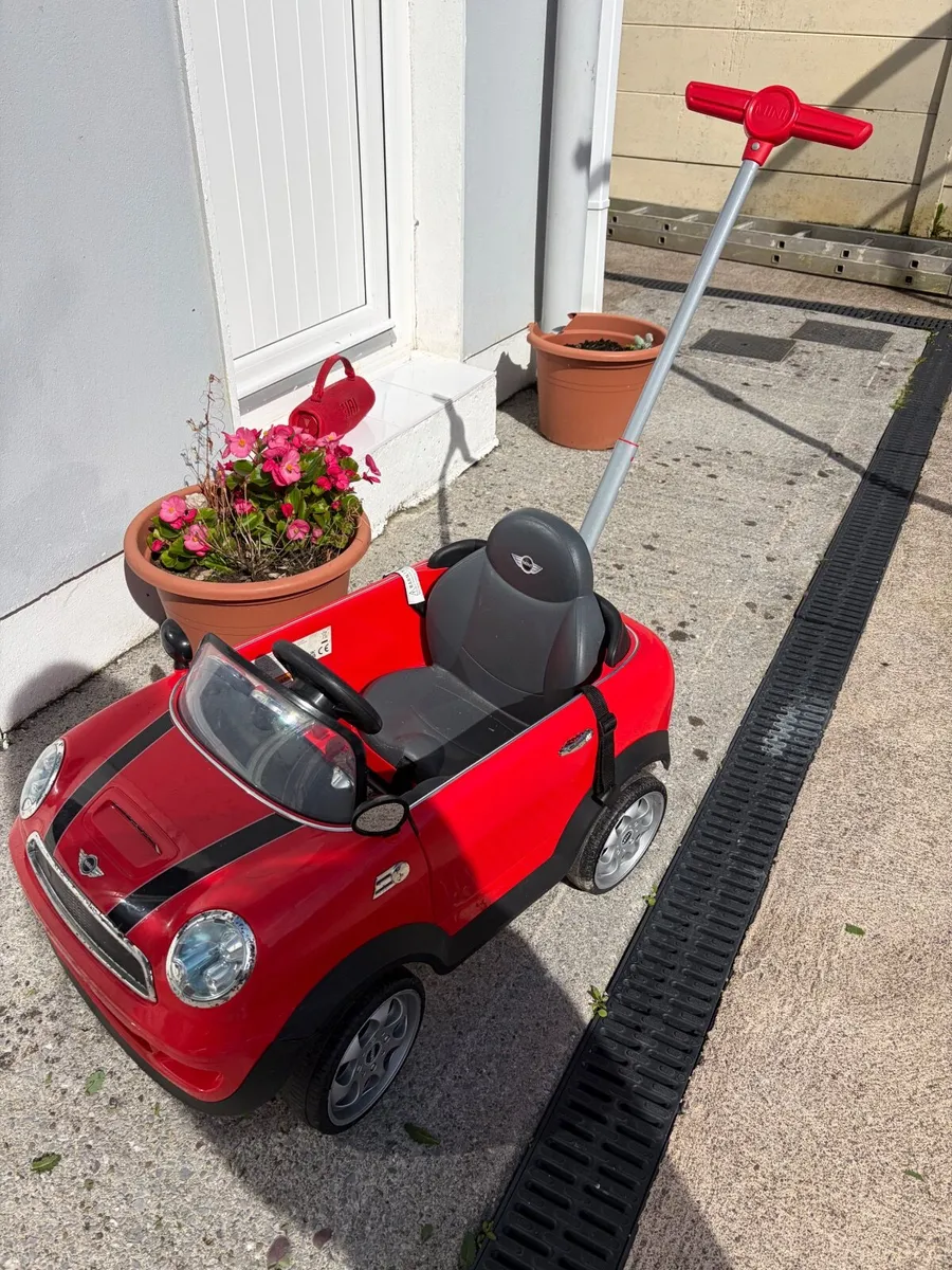 Push along Mini Cooper - Image 1
