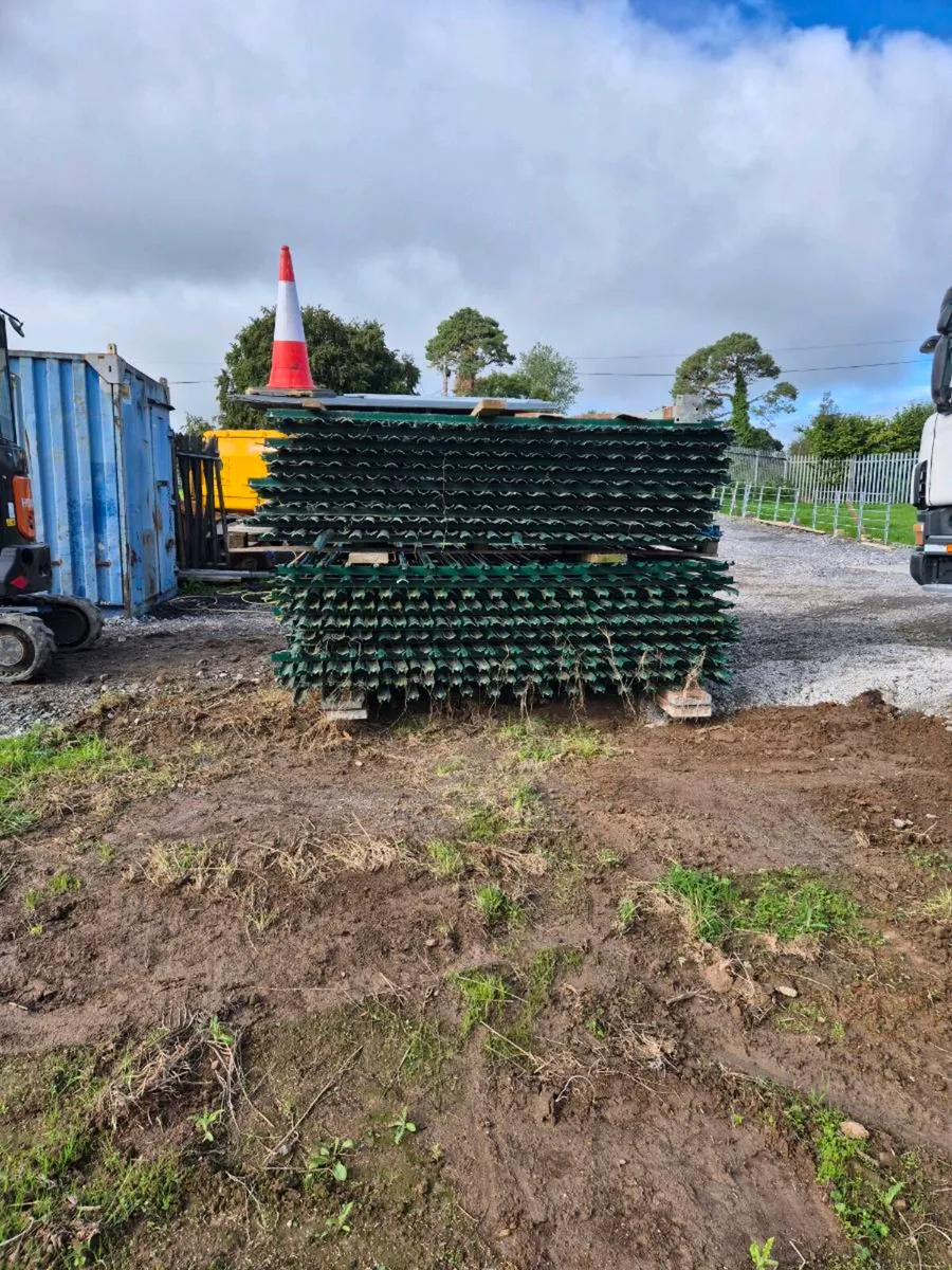 Palisade fencing - Image 2