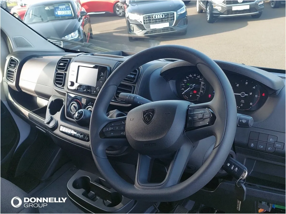 Peugeot Boxer 2.2 BlueHDi 140 H2 Van Professional - Image 4