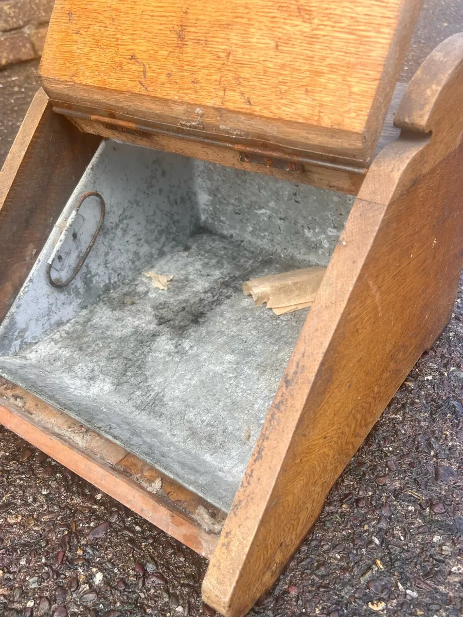 Antique coal scuttle & copper handle shovel - Image 4