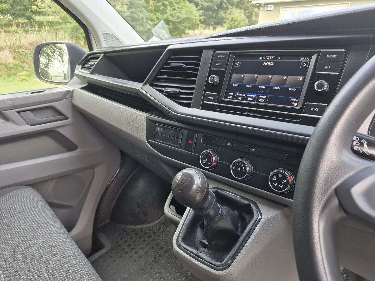 Volkswagen Transporter 2021 - Image 2