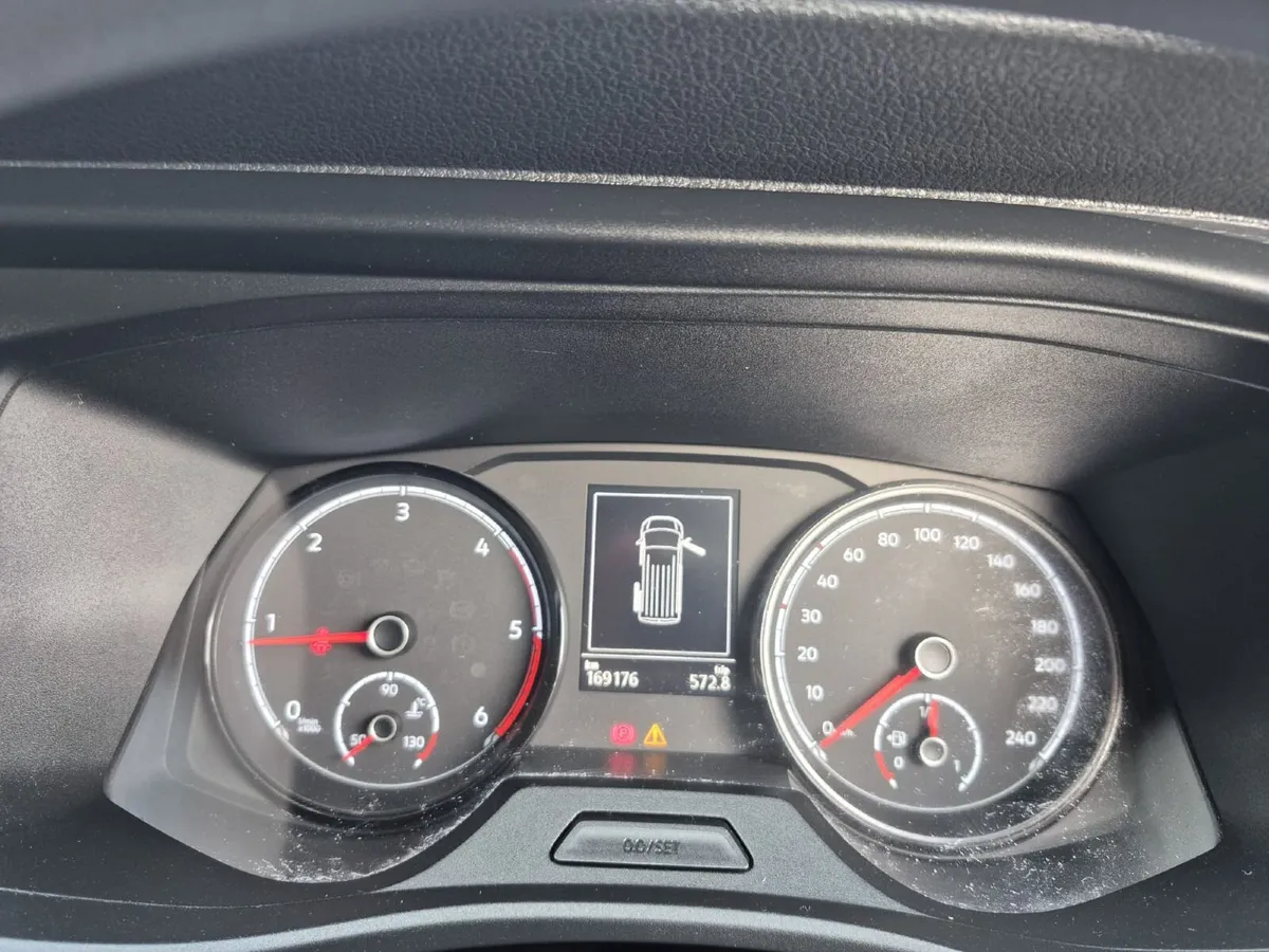 Volkswagen Transporter 2021 - Image 3