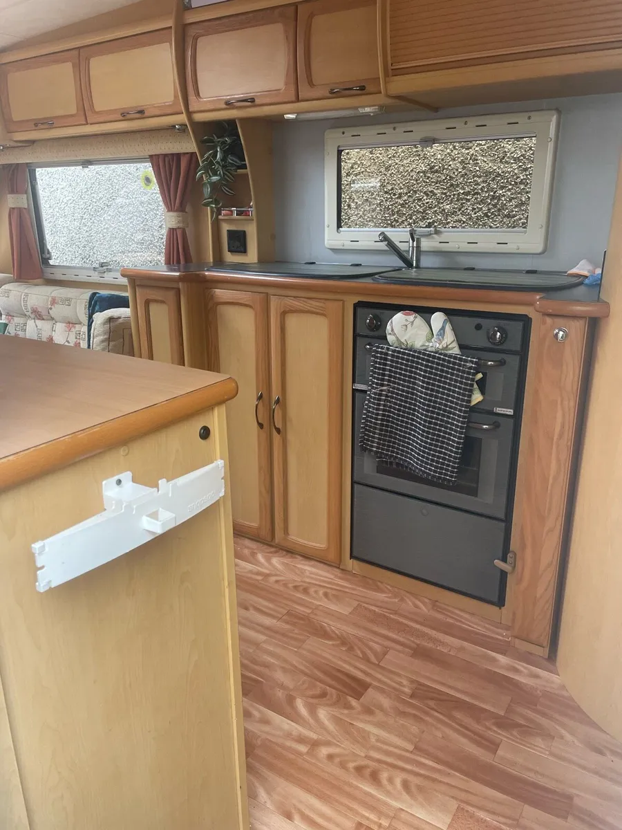 Caravan - Image 4