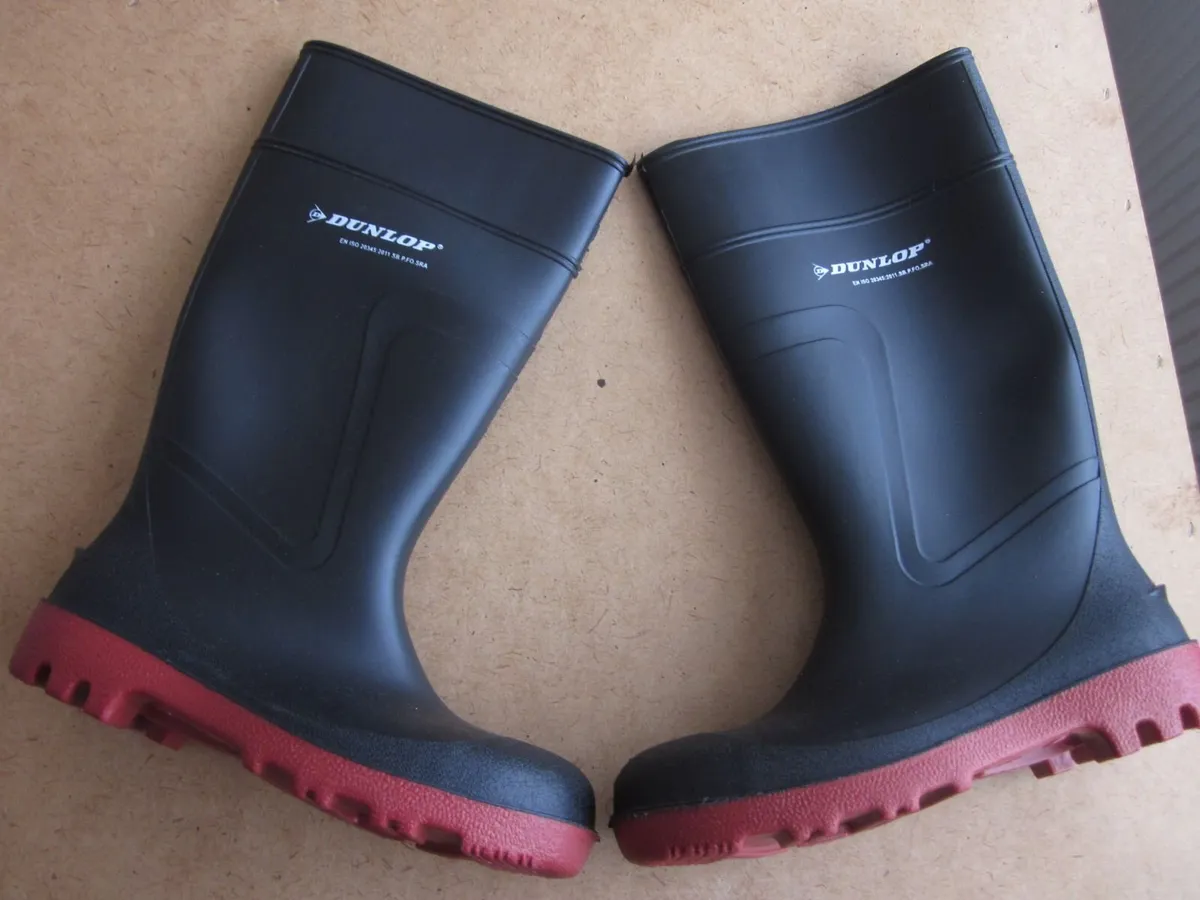 Dunlop Acifort Warwick Black Wellies Safety Boots - Image 1