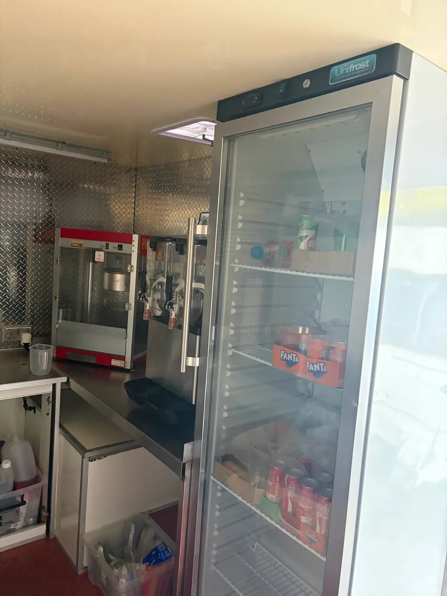 Catering trailer - Image 2