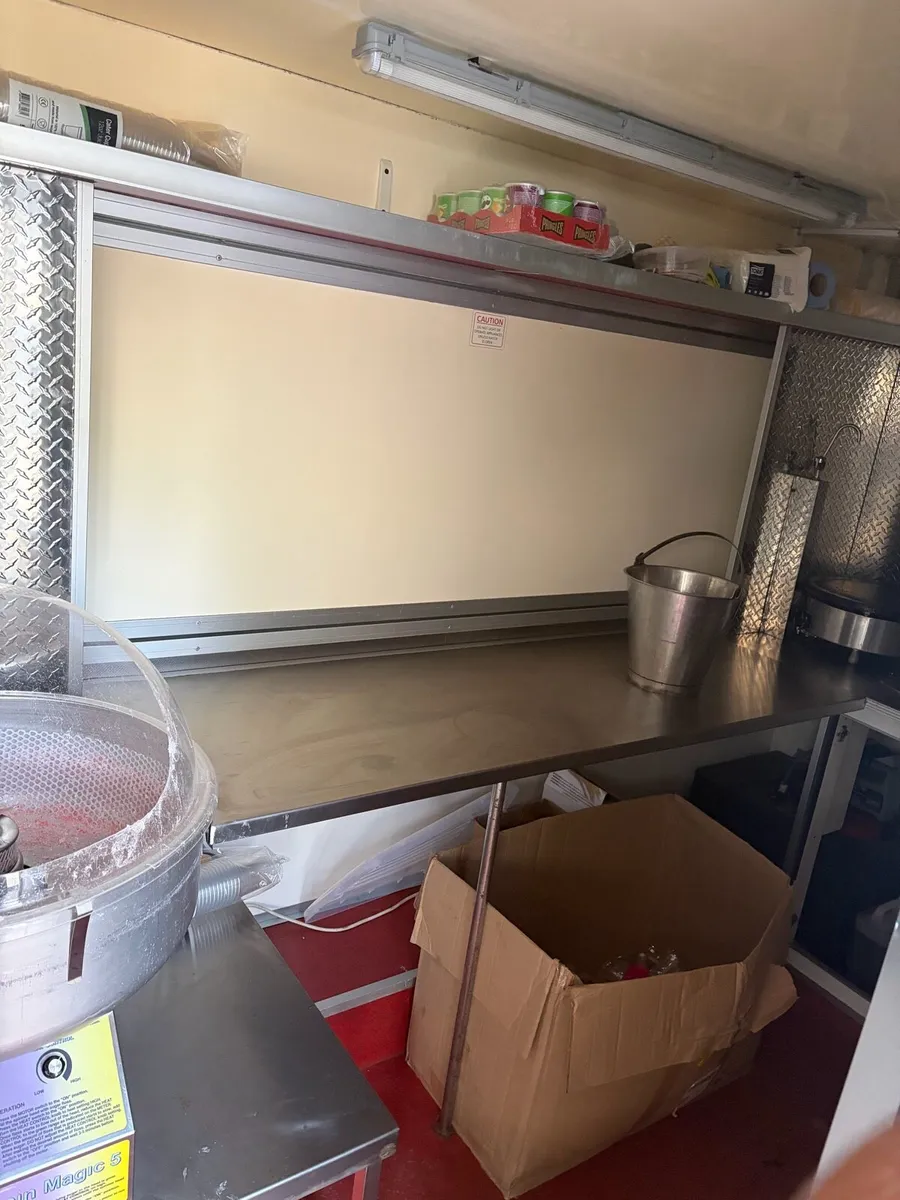 Catering trailer - Image 3