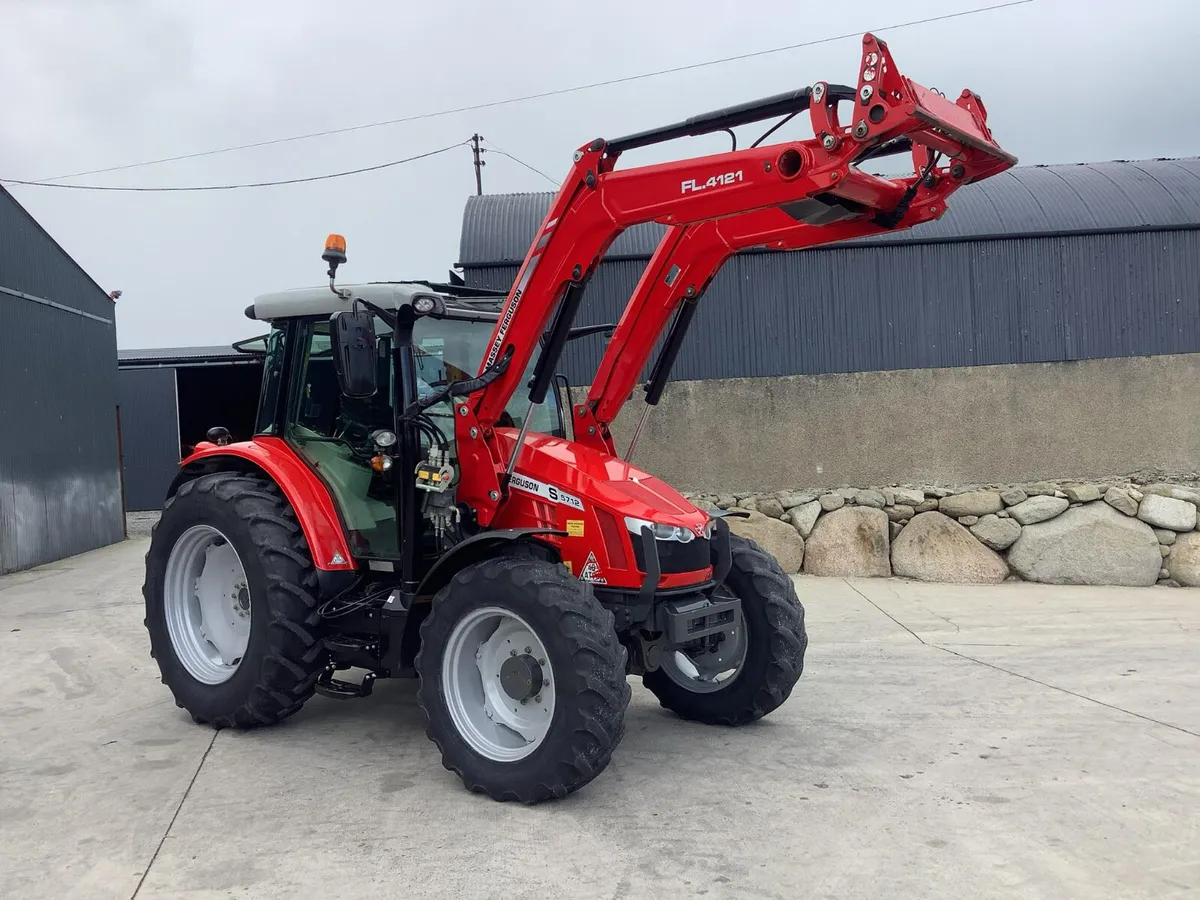 2018 MF 5712S - Image 3