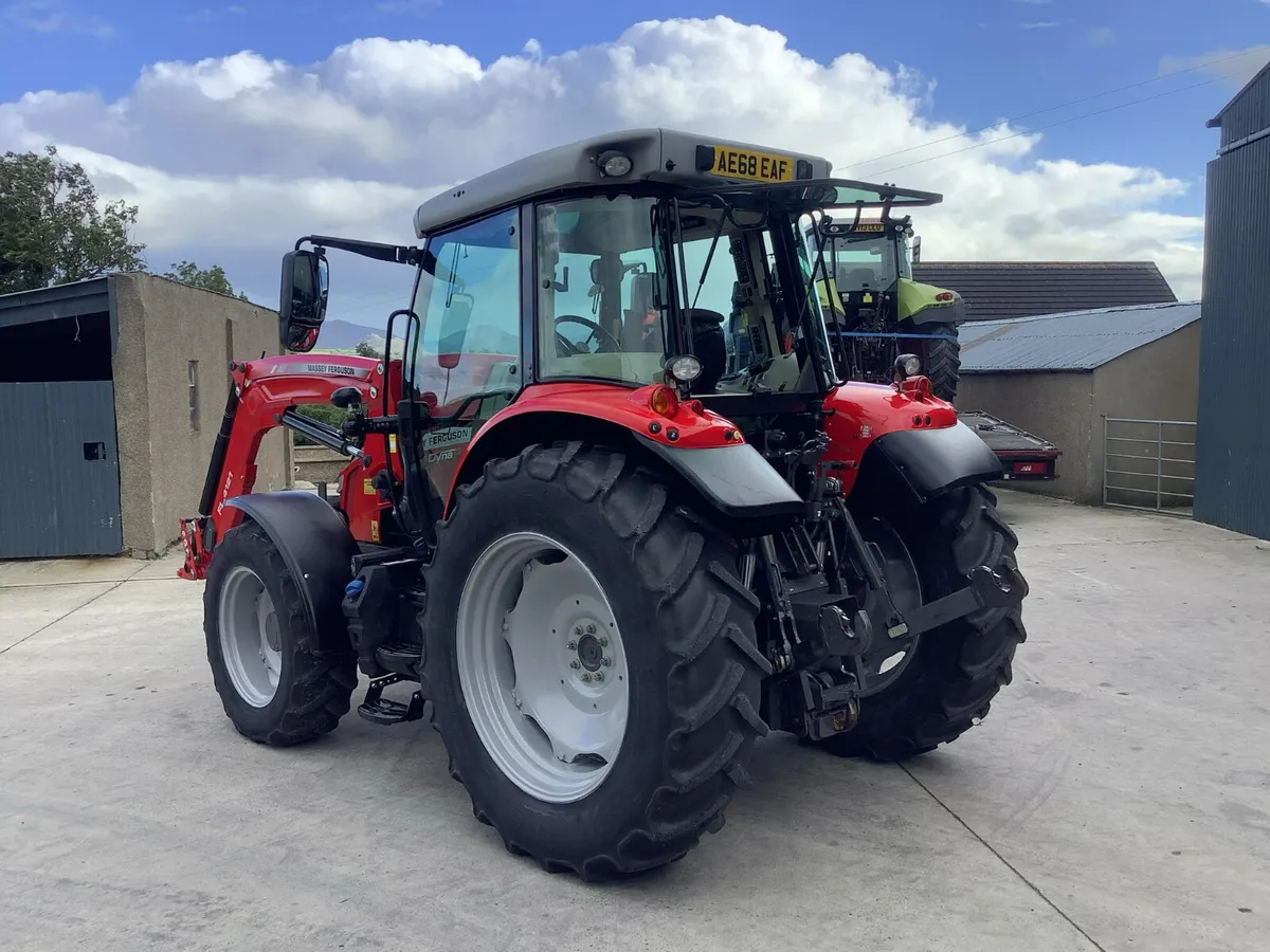 2018 MF 5712S - Image 4