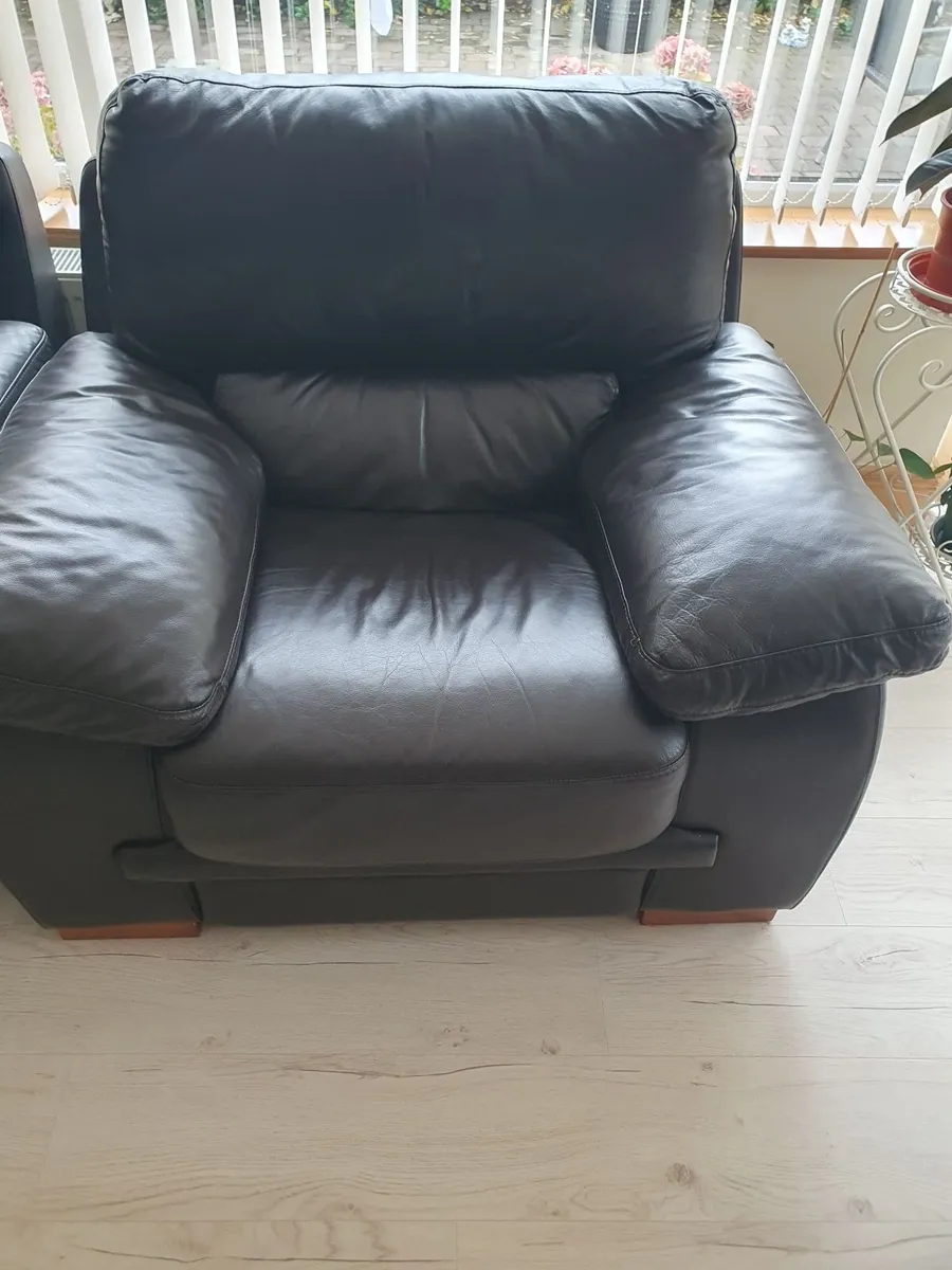 3 piece leather couch +2 piece leather couch + 1 a - Image 3