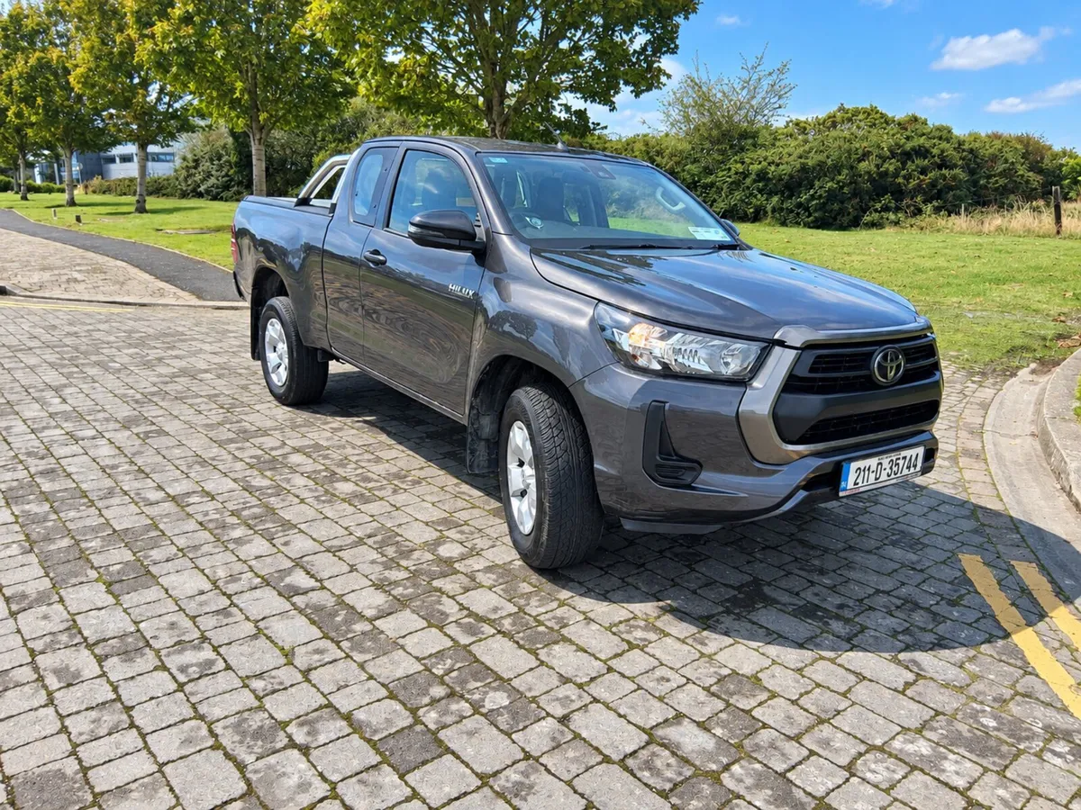 Toyota Hilux 221 - Image 1