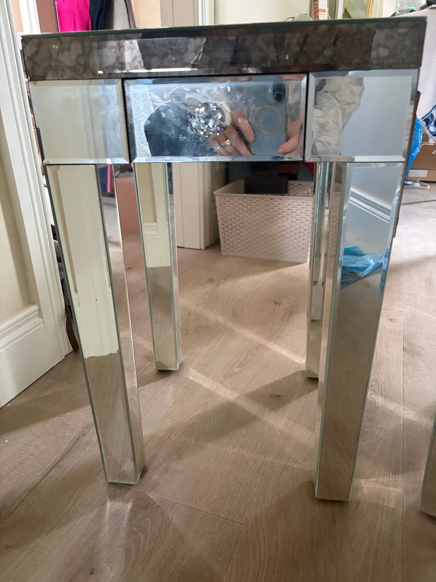 Mirrored Lockers - Image 4