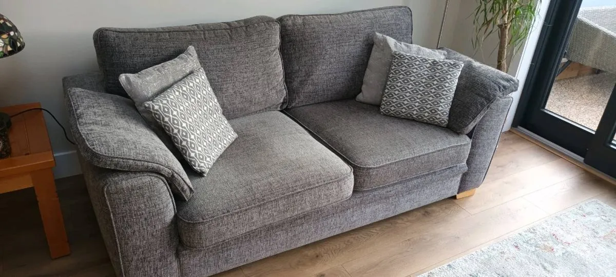 SOFA - Image 2