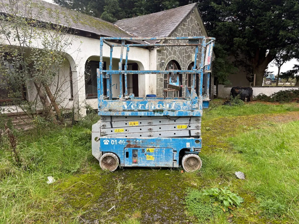 SCISSOR LIFT - Image 1