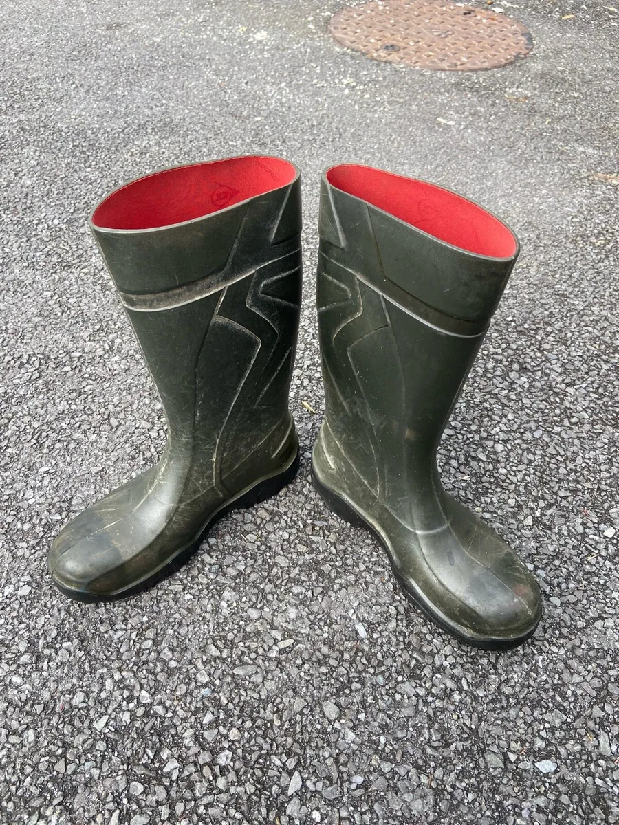 Size 10 Dunlop Wellies - Image 1