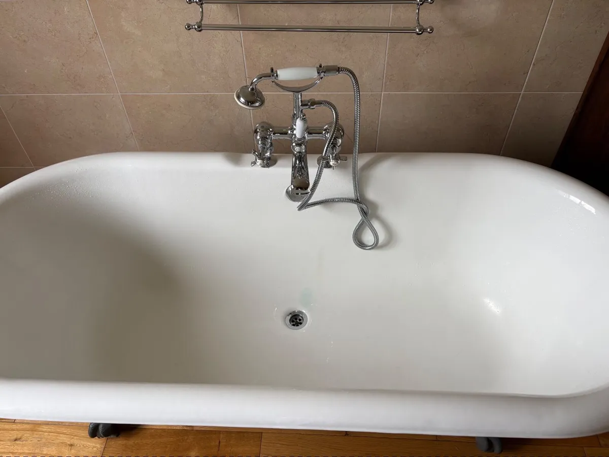 Cast iron bath - Image 2