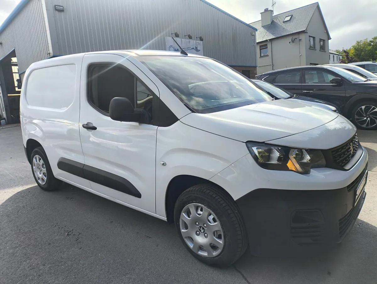 Peugeot Partner 2023 professional plus - Image 1